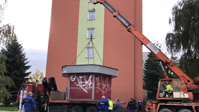 Odstraňujem nevyužívané predajné stánky