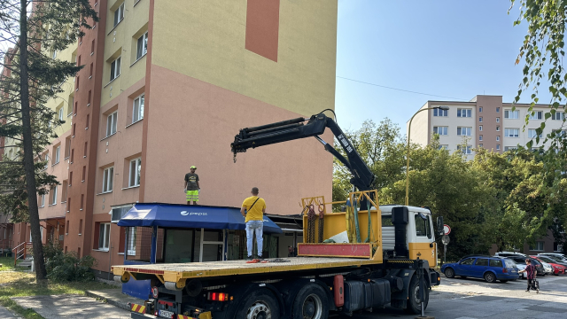 Odstraňujem nevyužívané predajné stánky