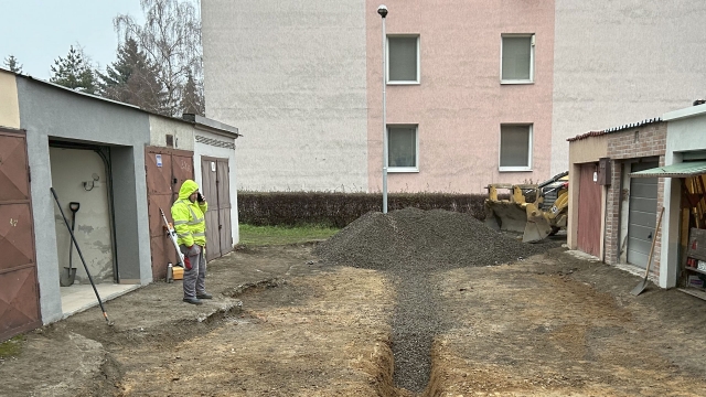 Zrealizoval som pilotný projekt opravy garážovej komunikácie