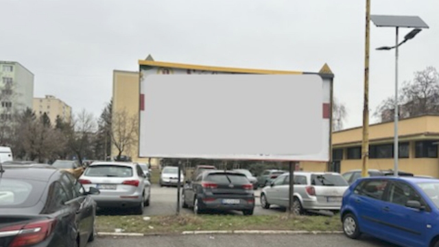 Presadil som osvetlenie parkoviska na Humenskej